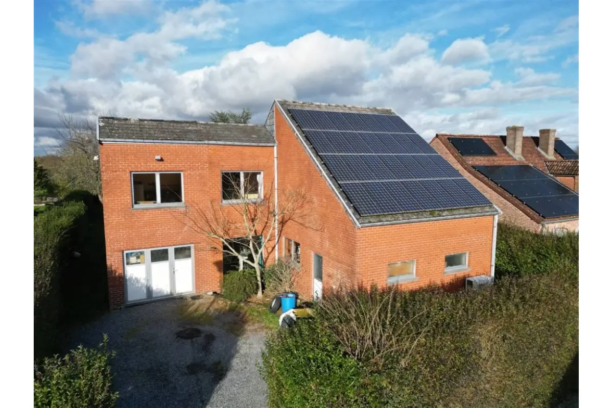 Villa à vendre à Montignies-Saint-Christophe 6560 285000.00€ 4 chambres 182.00m² - annonce 691938