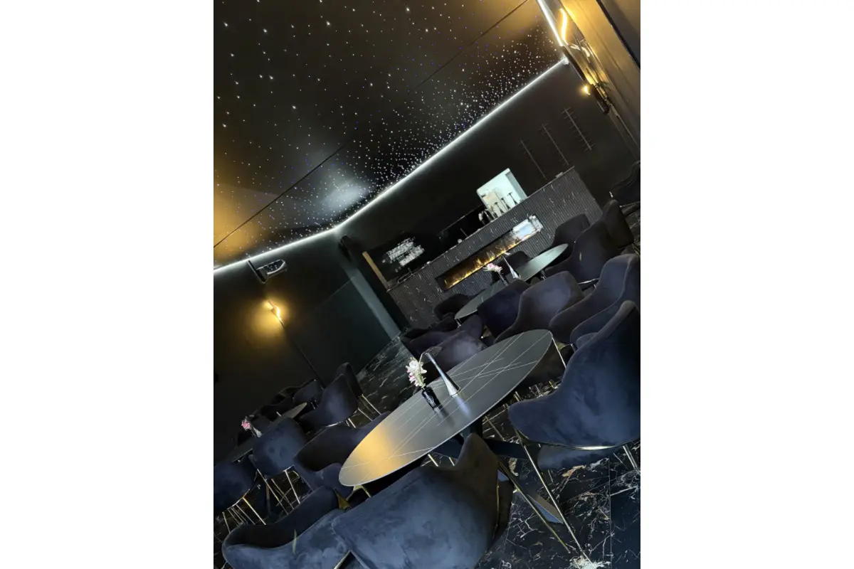 Commerce à vendre à Montigny-le-Tilleul 6110 120000.00€ 0 chambres m² - annonce 695872