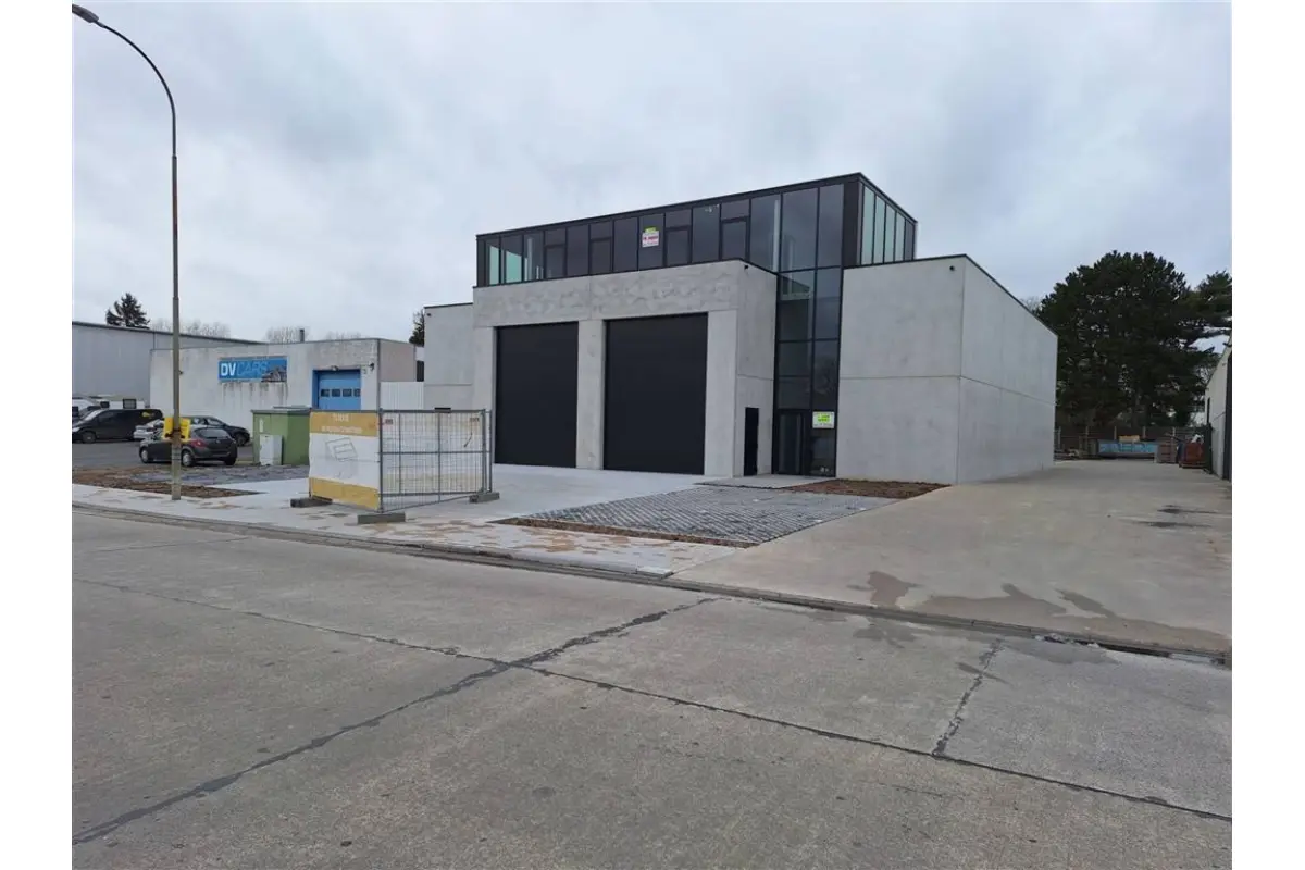 Commerce à louer à Comines-Warneton 7780 1100.00€  chambres m² - annonce 696320