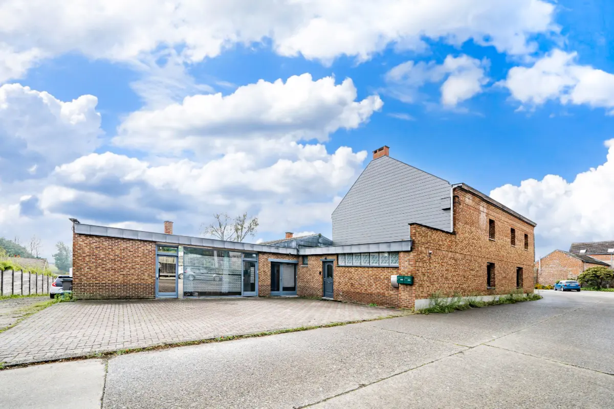 Immeuble de rapport - Immeuble à appartement à vendre à Mellet 6211 400000.00€ 5 chambres 450.00m² - annonce 709585