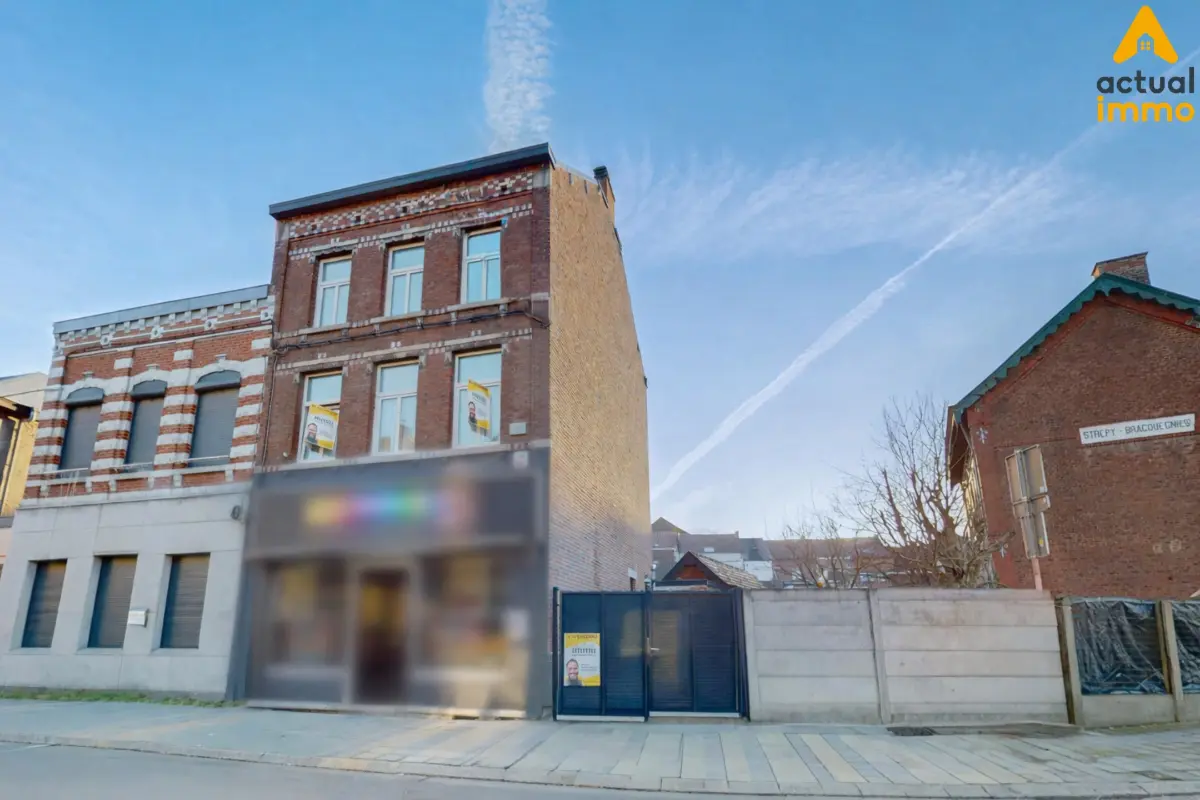 Immeuble mixte à vendre à Strépy-Bracquegnies 7110 359000.00€ 4 chambres 301.00m² - annonce 711178