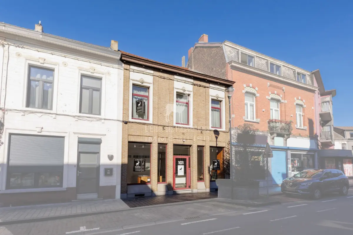 Immeuble mixte à vendre à La Louvière 7100 239999.00€ 3 chambres 260.00m² - annonce 710945