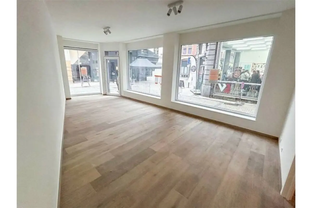 Commerce à  à Charleroi 6000 700.00€  chambres 45.00m² - annonce 716209