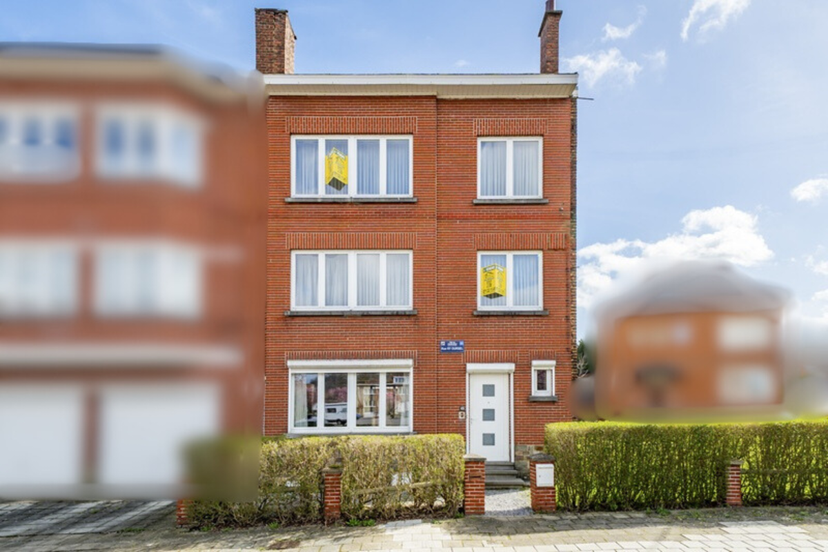 Maison à vendre à Couillet 6010 249000.00€ 4 chambres 233.00m² - annonce 792984