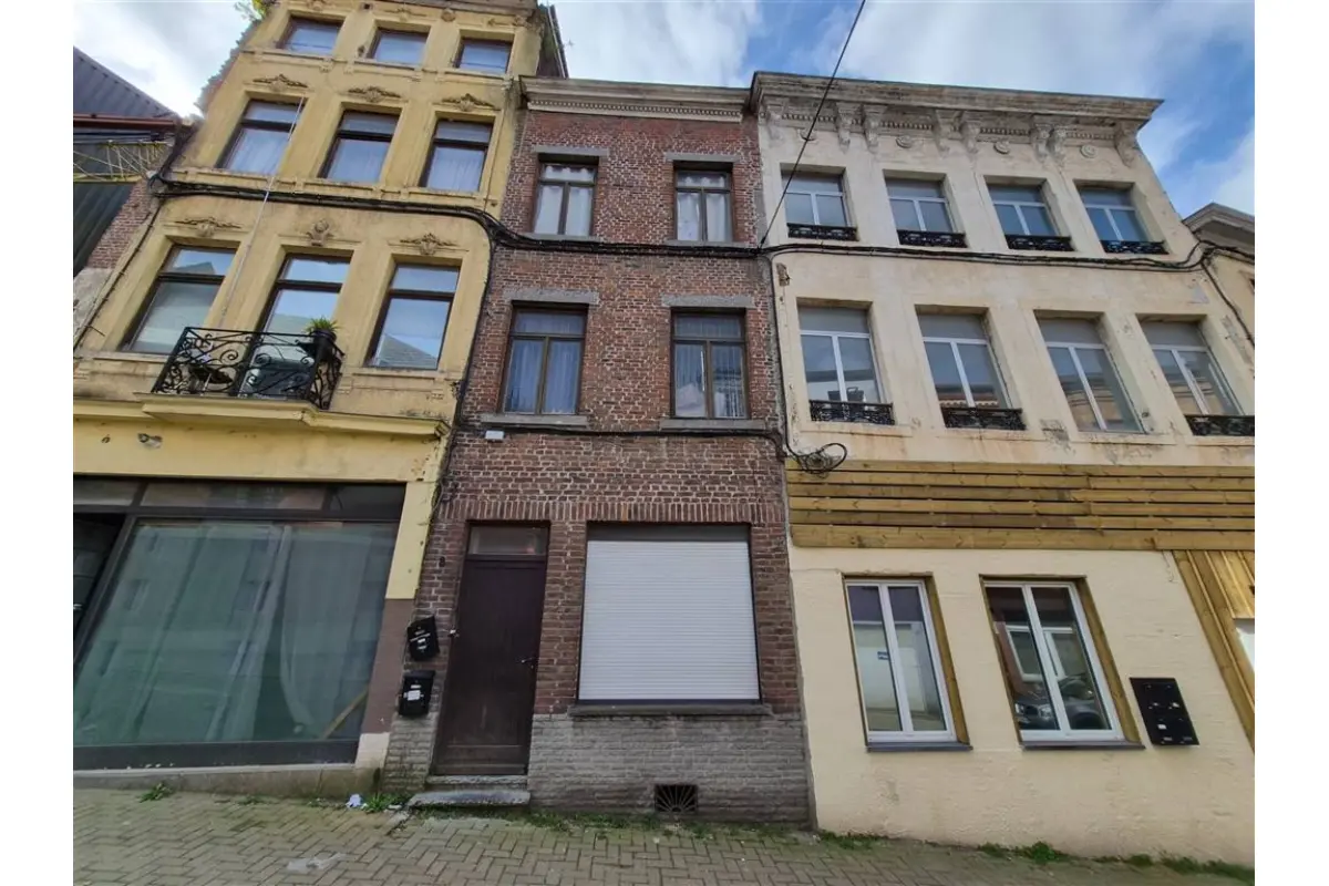 Immeuble de rapport - Immeuble à appartement à vendre à Gosselies 6041 130000.00€ 4 chambres 150.00m² - annonce 716622