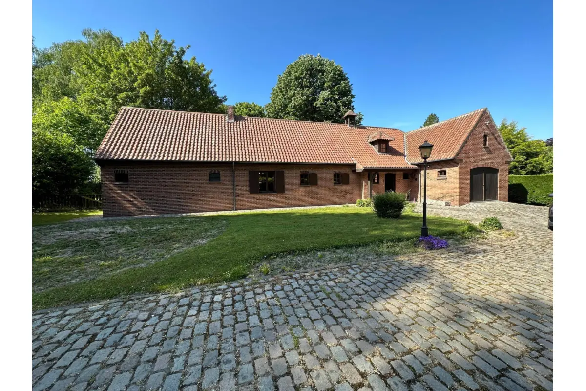 Villa à vendre à Orcq 7501 380000.00€ 4 chambres 251.00m² - annonce 718770