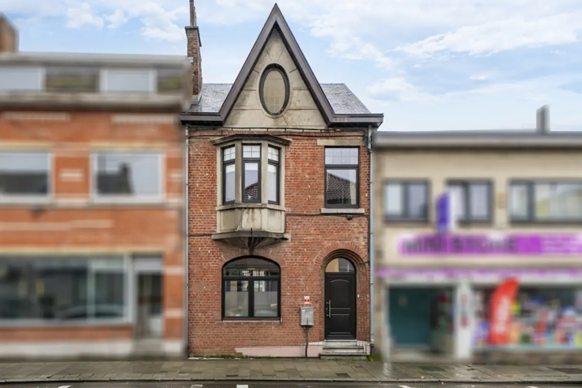 Maison de maître à vendre à Mont-sur-Marchienne 6032 289000.00€ 3 chambres 198.00m² - annonce 720524