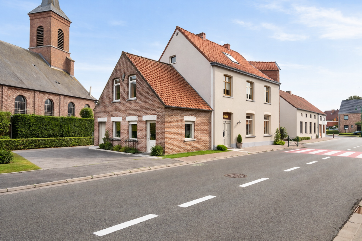 Immeuble de rapport - Immeuble à appartement à vendre à Mont-de-l'Enclus 7750 299500.00€  chambres 483.00m² - annonce 724681