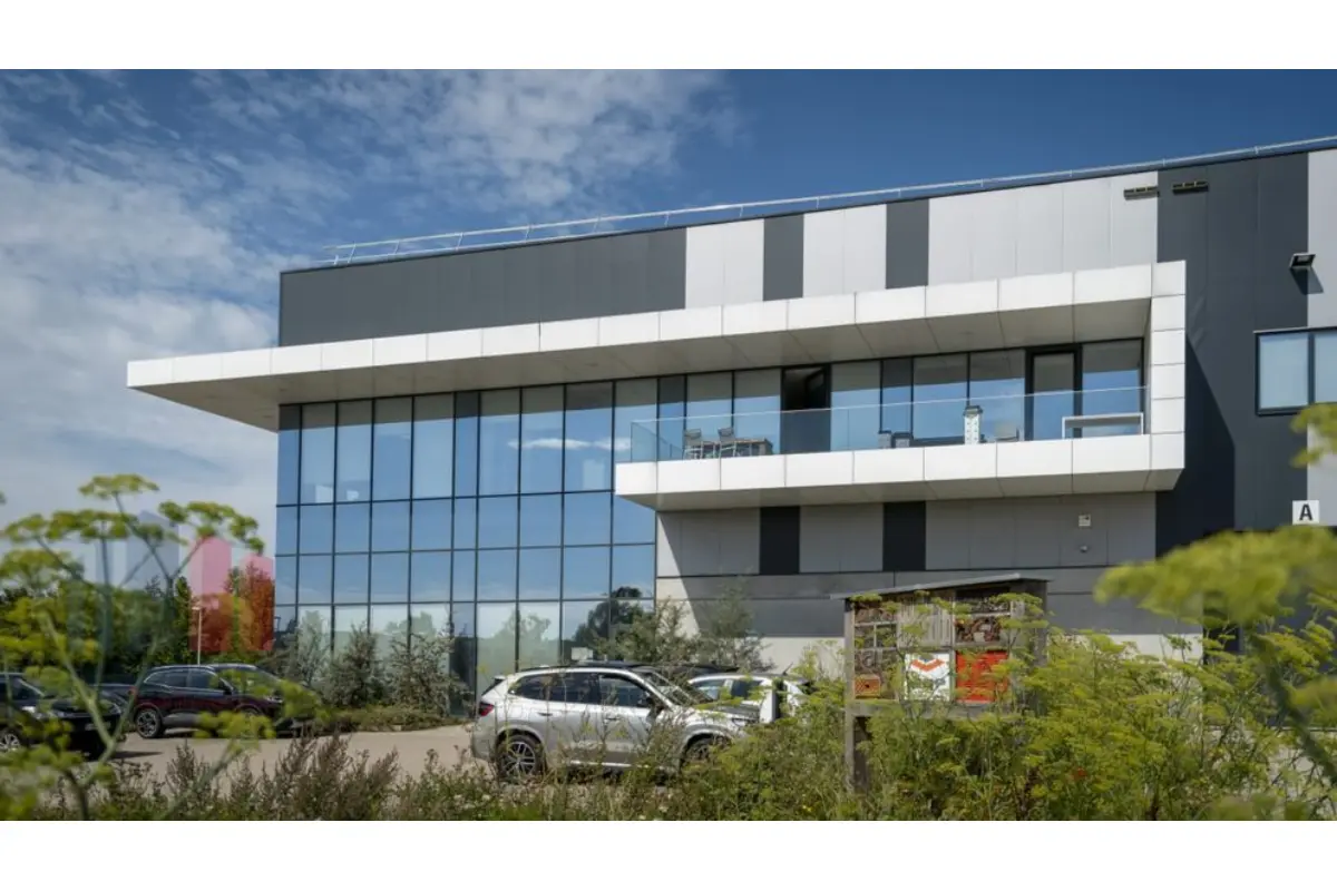 Commerce à louer à Heppignies 6220 64329.00€  chambres 14431.00m² - annonce 725170