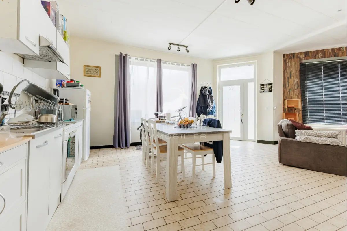 Immeuble mixte à vendre à Monceau-sur-Sambre 6031 199999.00€ 4 chambres 98.00m² - annonce 728542