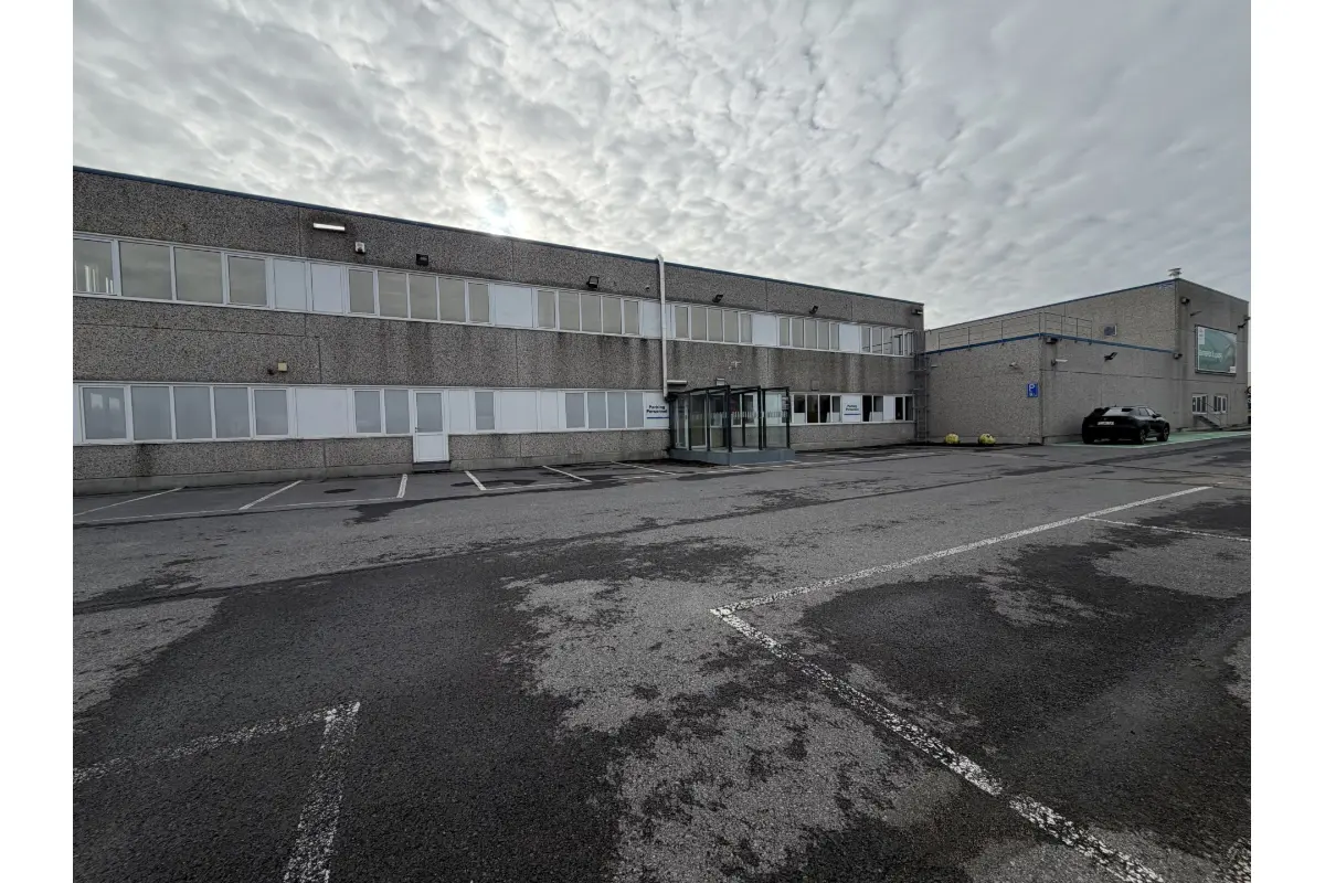 Commerce à louer à Courcelles 6180 3833.33€  chambres 920.00m² - annonce 730638