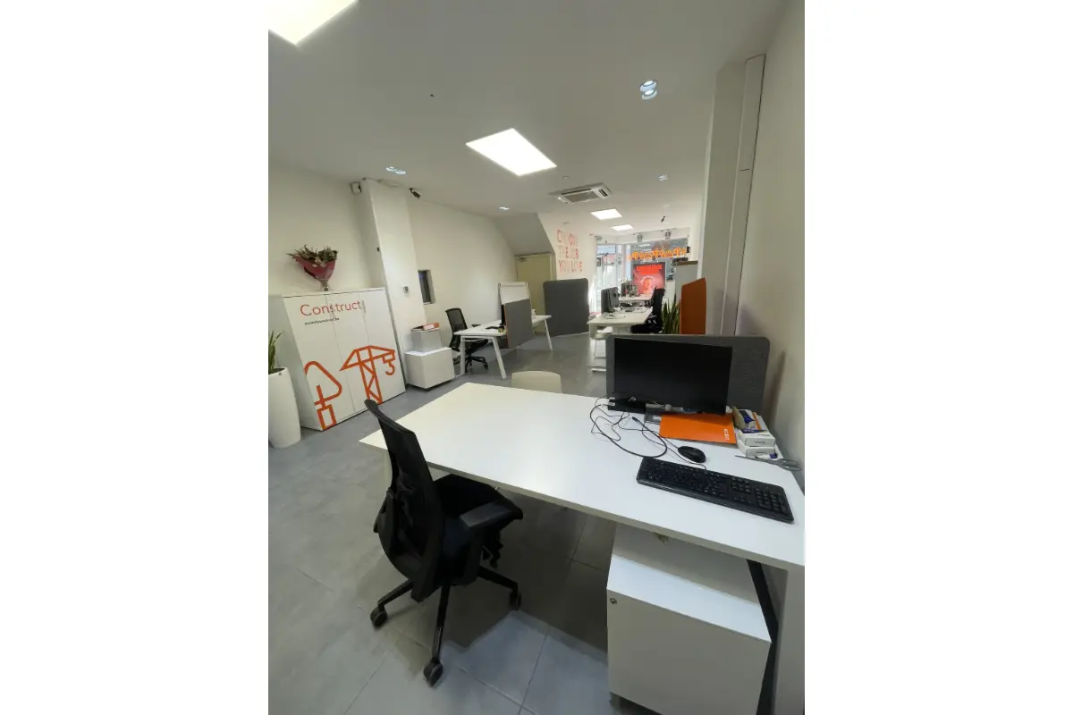 Commerce à louer à La Louvière 7100 1100.00€ 0 chambres m² - annonce 733699