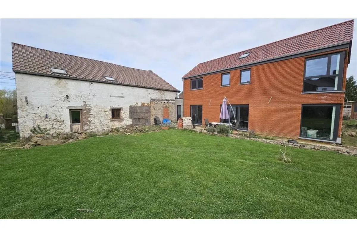 Maison à vendre à Estinnes-au-Mont 7120 300000.00€ 5 chambres 121.00m² - annonce 735013