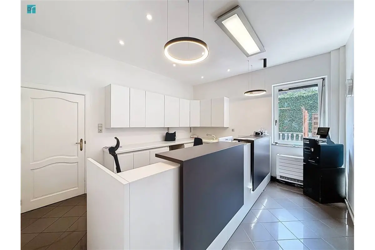 Commerce à vendre à Jumet 6040 440000.00€ 3 chambres 361.00m² - annonce 735366