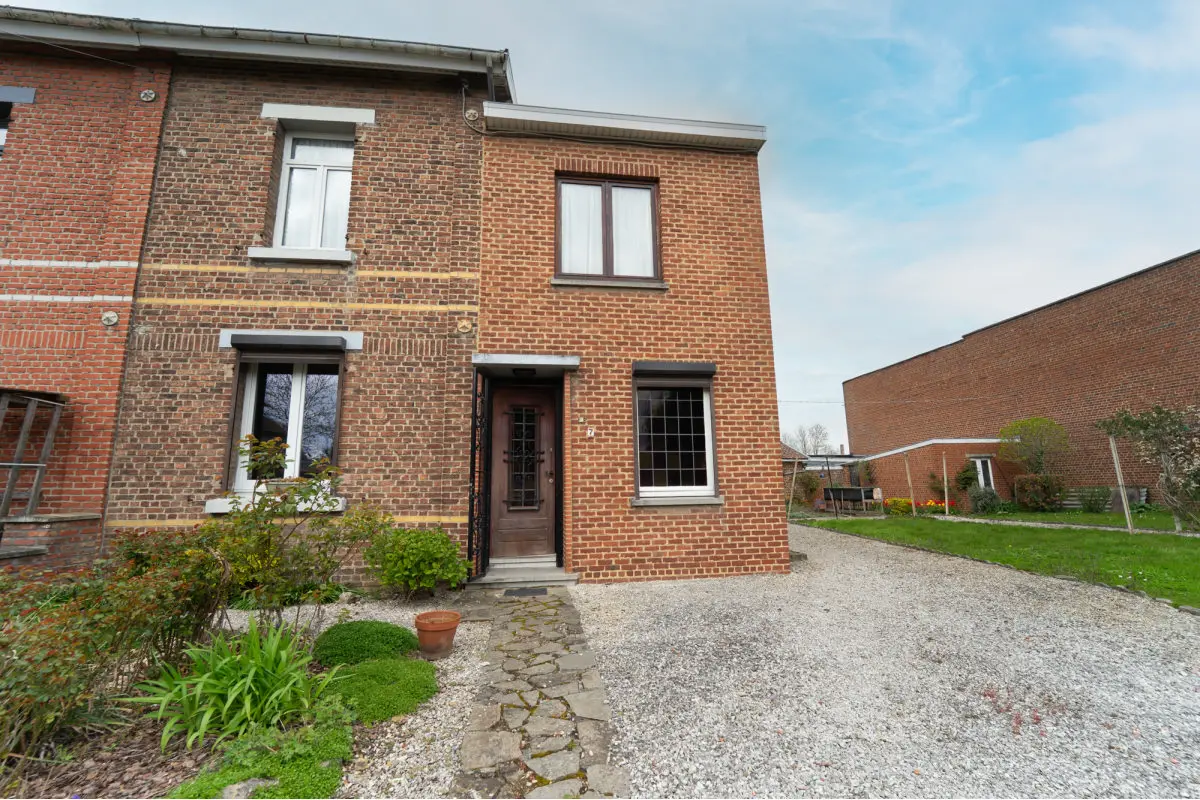 Maison à vendre à Montigny-le-Tilleul 6110 169000.00€ 4 chambres 160.00m² - annonce 735979
