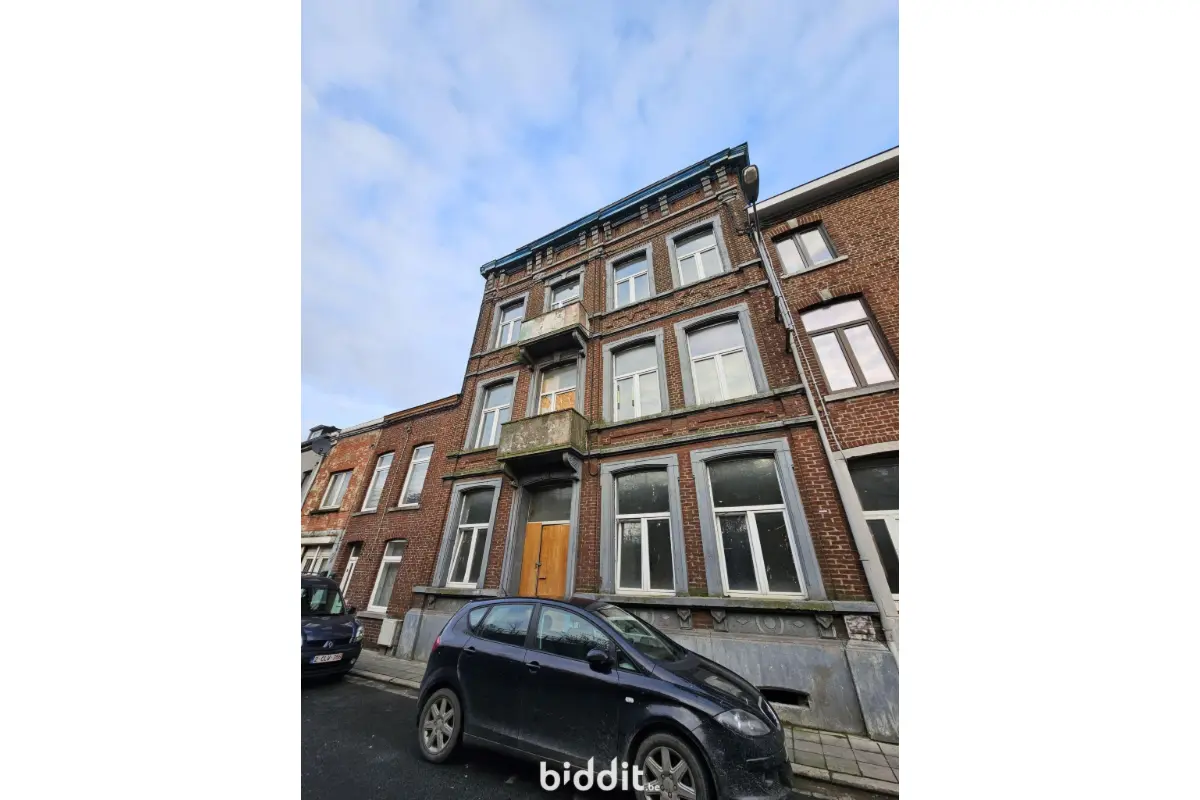 Maison à vendre à Marchienne-au-Pont 6030 65000.00€ 8 chambres m² - annonce 736513