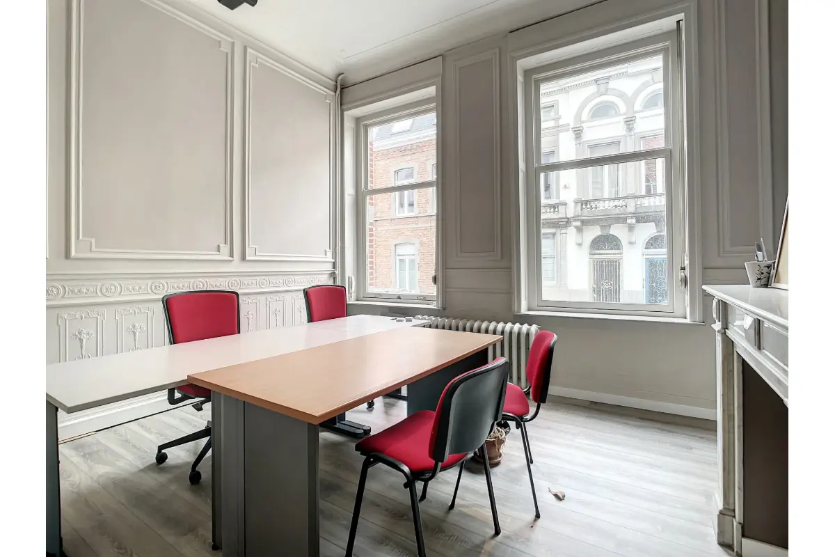 Commerce à  à Tournai 7500 300.00€  chambres 14.00m² - annonce 738359