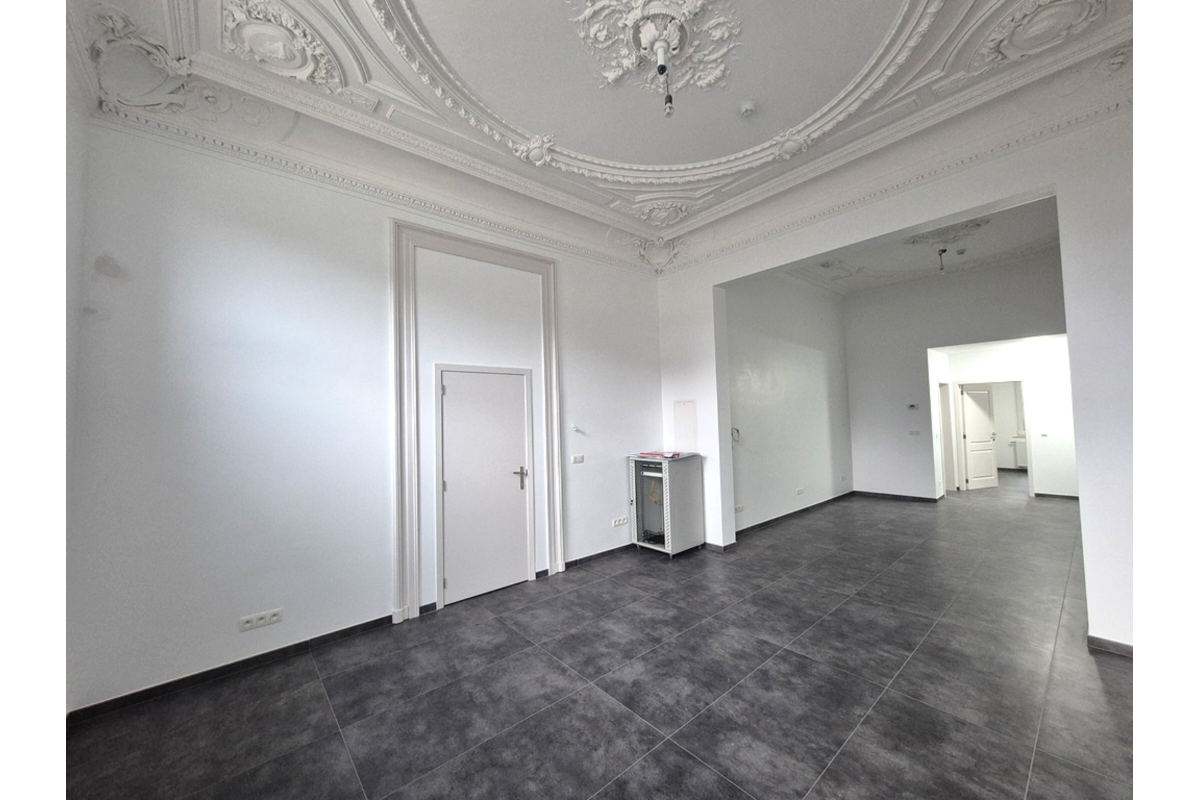 Commerce à  à Charleroi 6000 1250.00€  chambres 110.00m² - annonce 740538