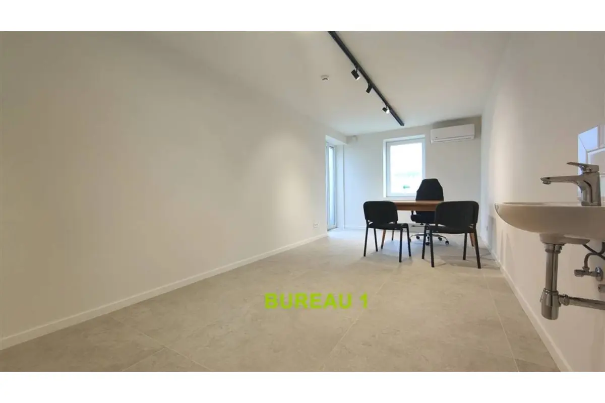 Commerce à louer à Tournai 7500 550.00€  chambres m² - annonce 740749