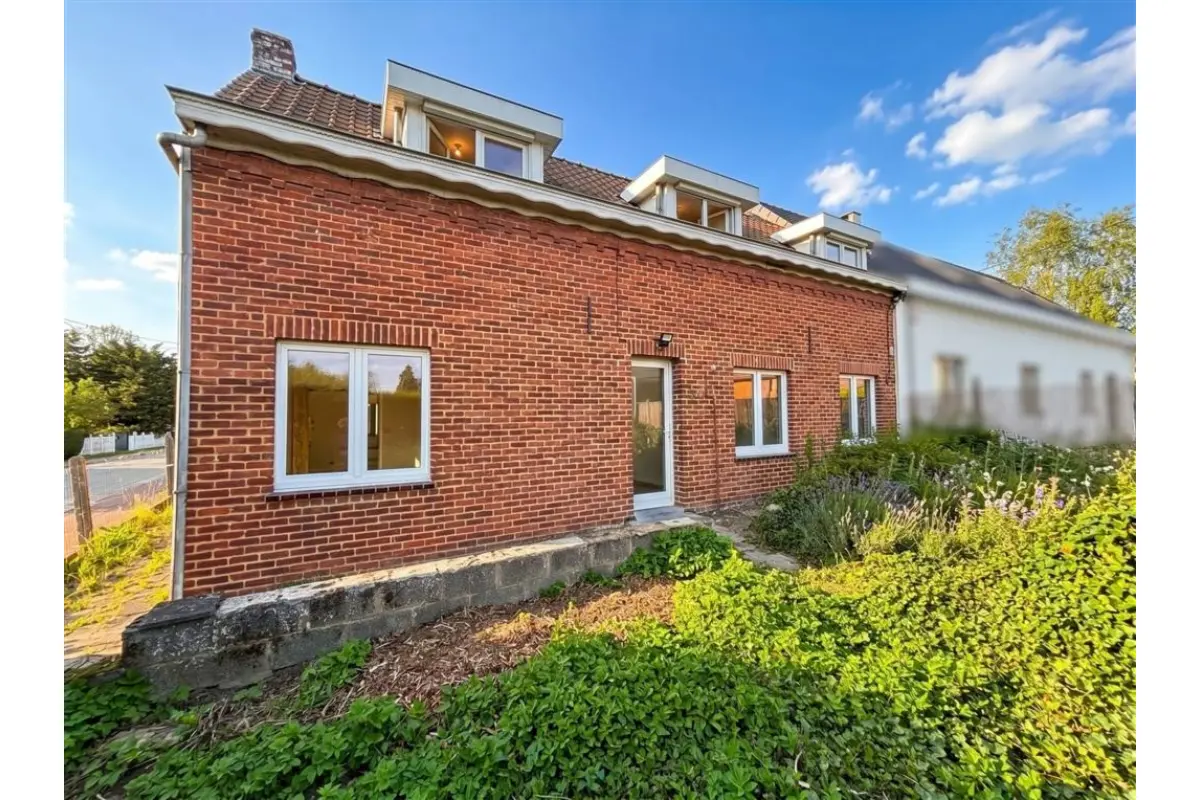 Maison à vendre à Bassilly 7830 150000.00€ 3 chambres 130.00m² - annonce 741858