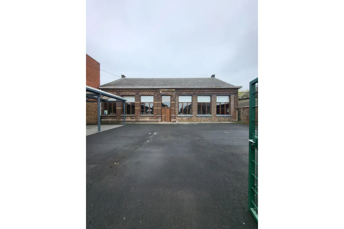 Autre à vendre à Souvret 6182 340000.00€  chambres m² - annonce 742911