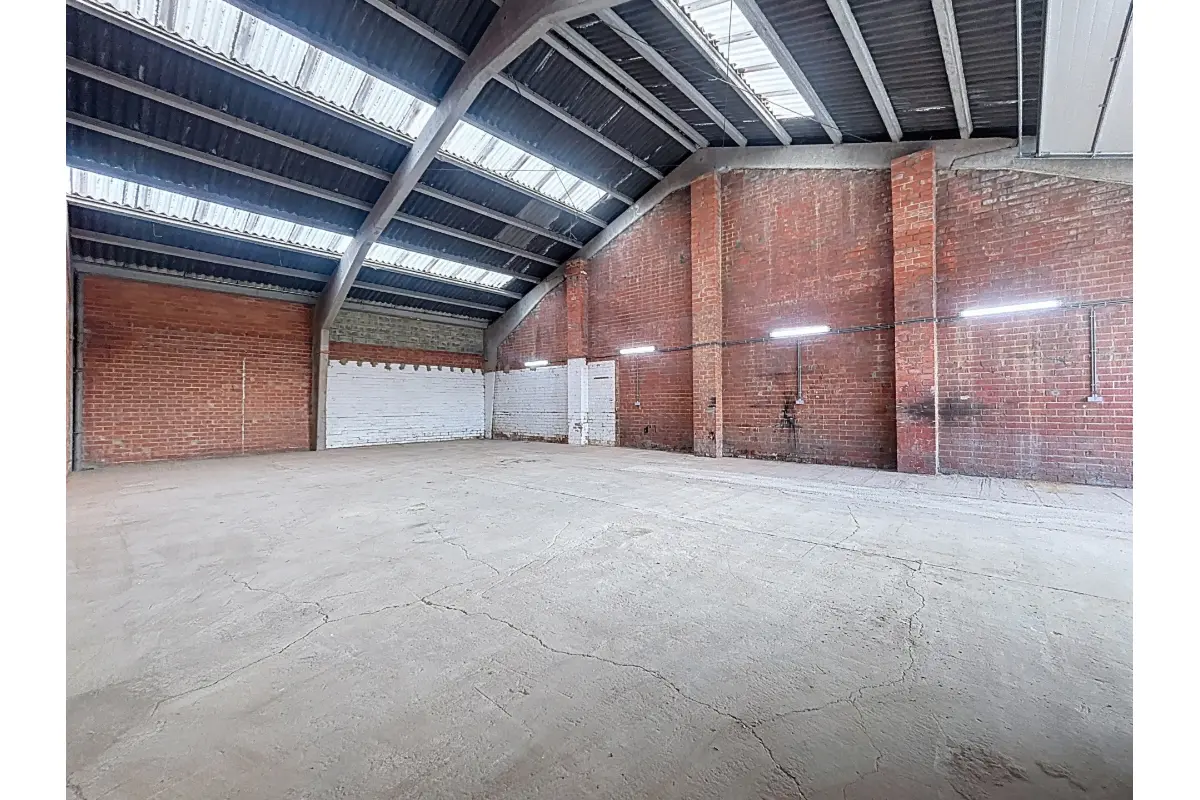 Commerce à louer à La Louvière 7100 975.00€  chambres 200.00m² - annonce 742731