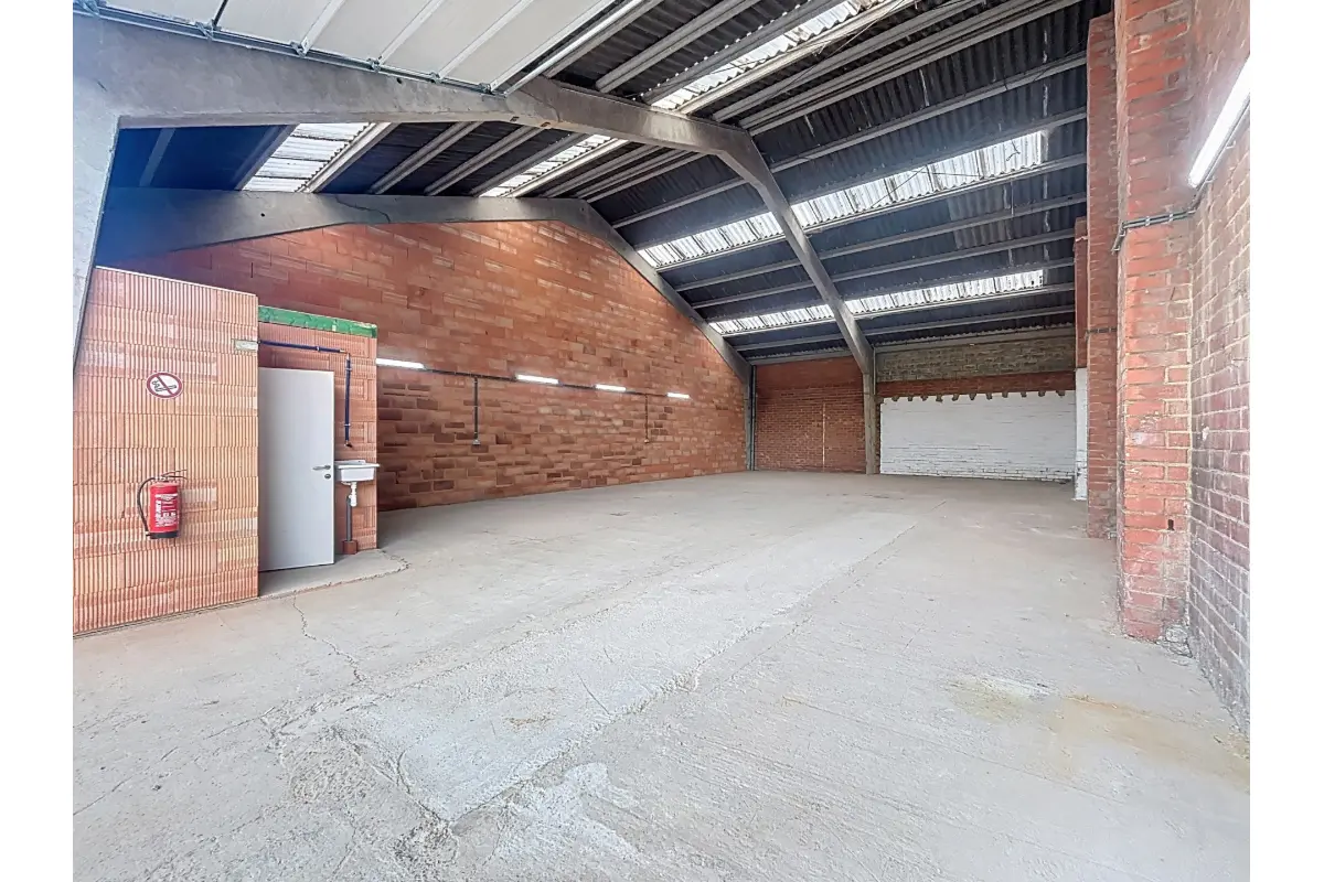 Commerce à louer à La Louvière 7100 975.00€  chambres 200.00m² - annonce 742734