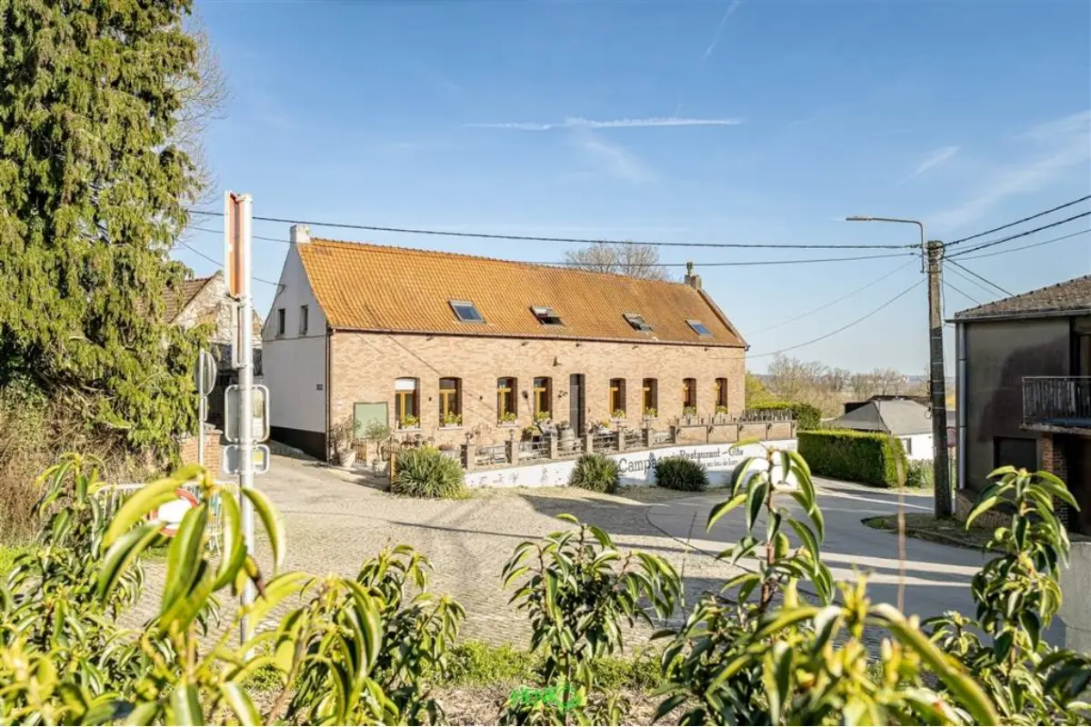 Immeuble de rapport - Immeuble à appartement à vendre à Mont-Saint-Aubert 7542 675000.00€ 4 chambres m² - annonce 742801