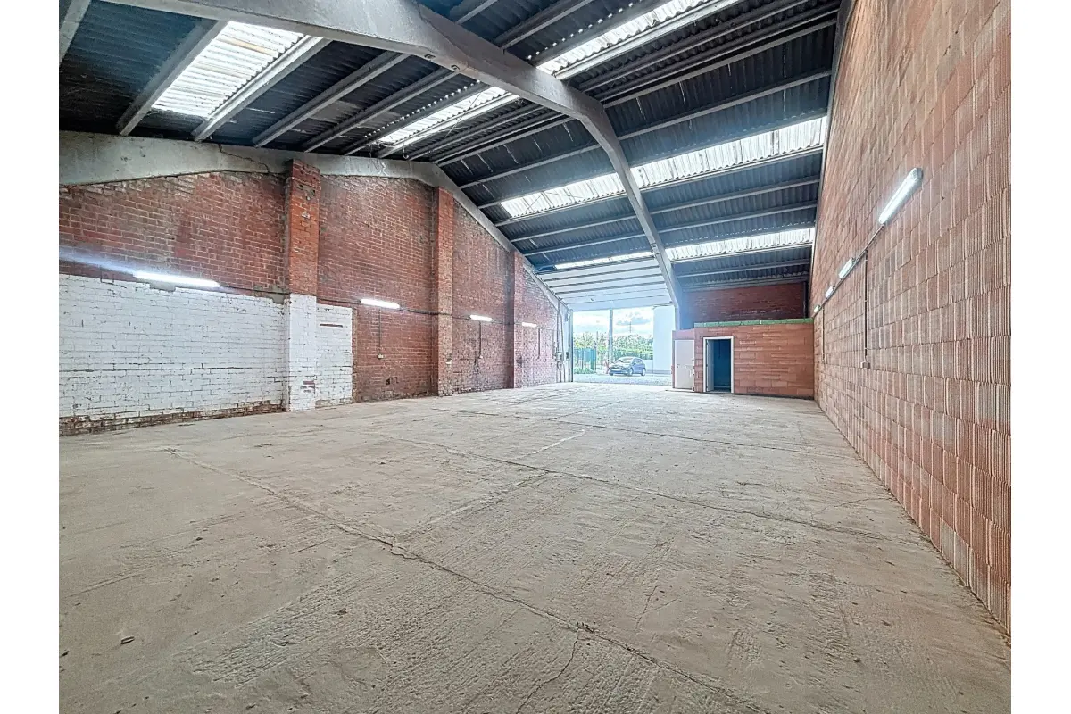Commerce à louer à La Louvière 7100 975.00€  chambres 200.00m² - annonce 742732