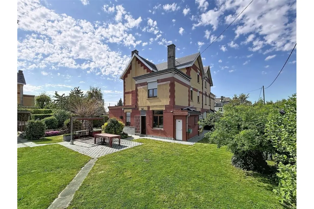 Maison de maître à vendre à Erquelinnes 6560 260000.00€ 5 chambres 245.00m² - annonce 744479