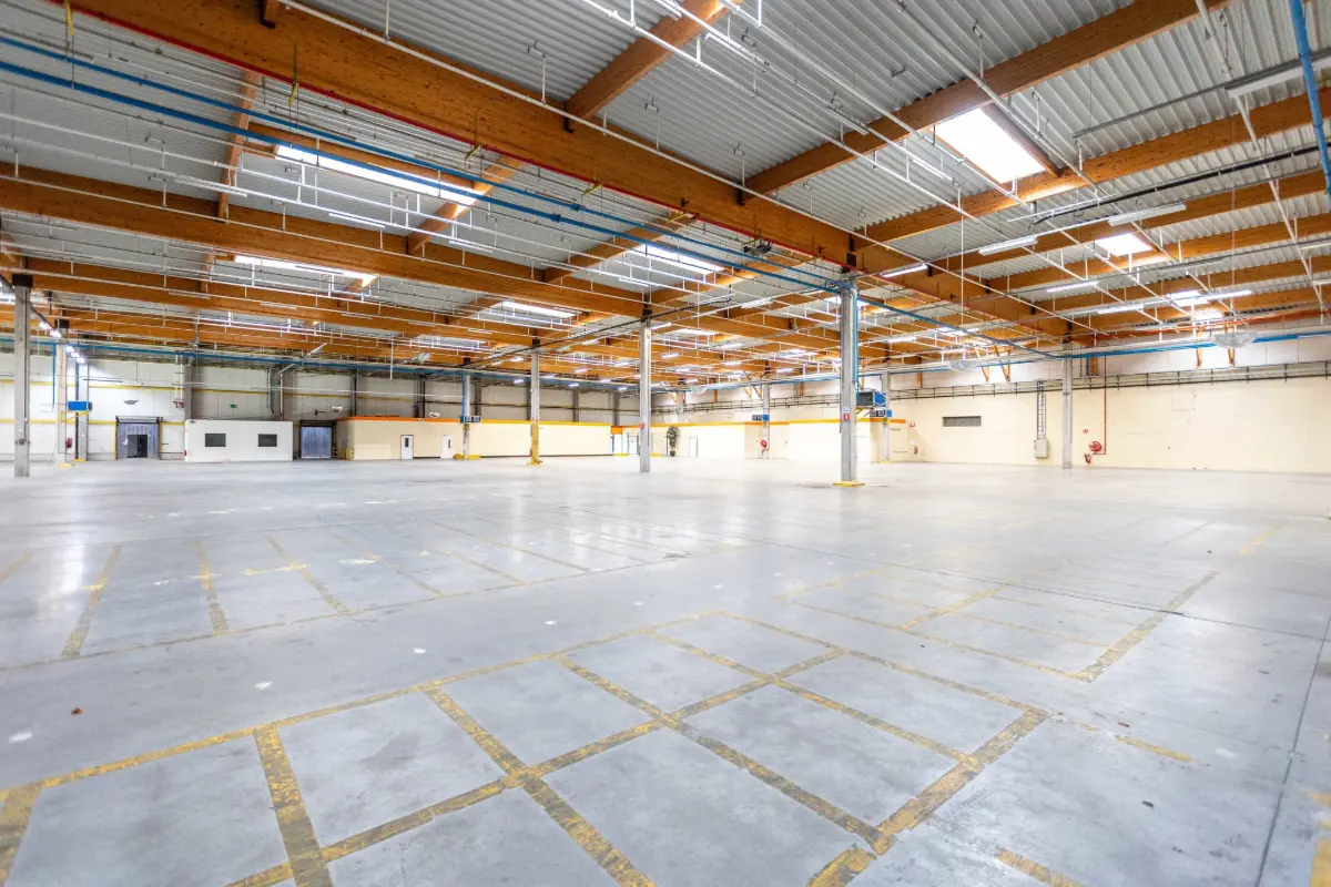 Commerce à louer à Orcq 7501 26118.75€  chambres 8955.00m² - annonce 744883