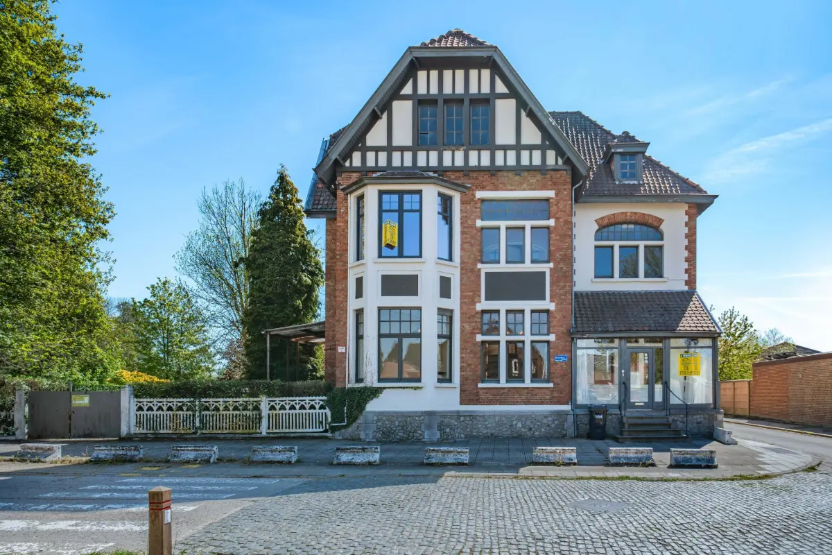 Maison de maître à vendre à Frasnes-lez-Gosselies 6210 460000.00€ 4 chambres 281.00m² - annonce 746872