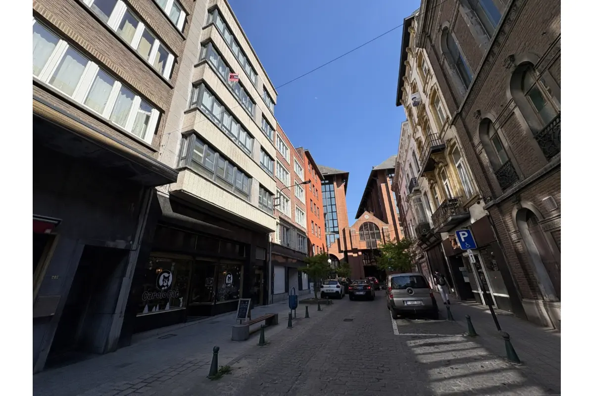 Appartement à  à Charleroi 6000 850.00€ 2 chambres 110.00m² - annonce 746873