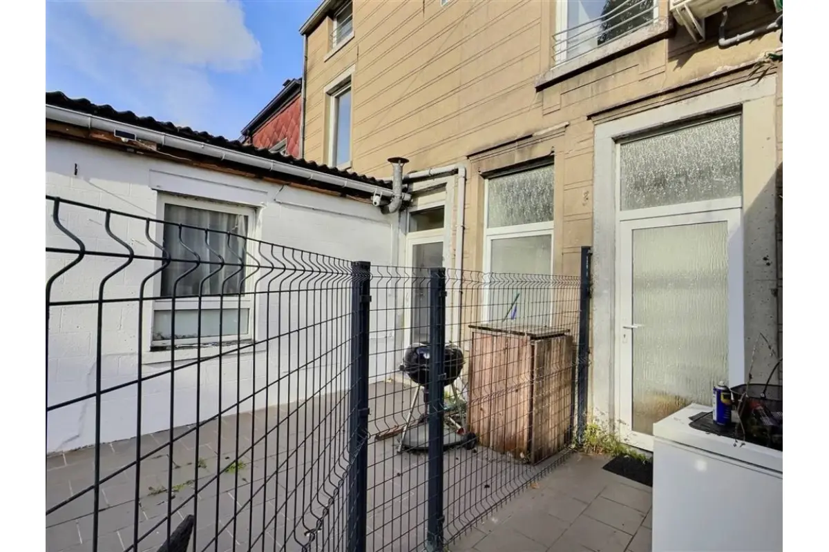Immeuble mixte à vendre à Roux 6044 380000.00€ 7 chambres m² - annonce 753645
