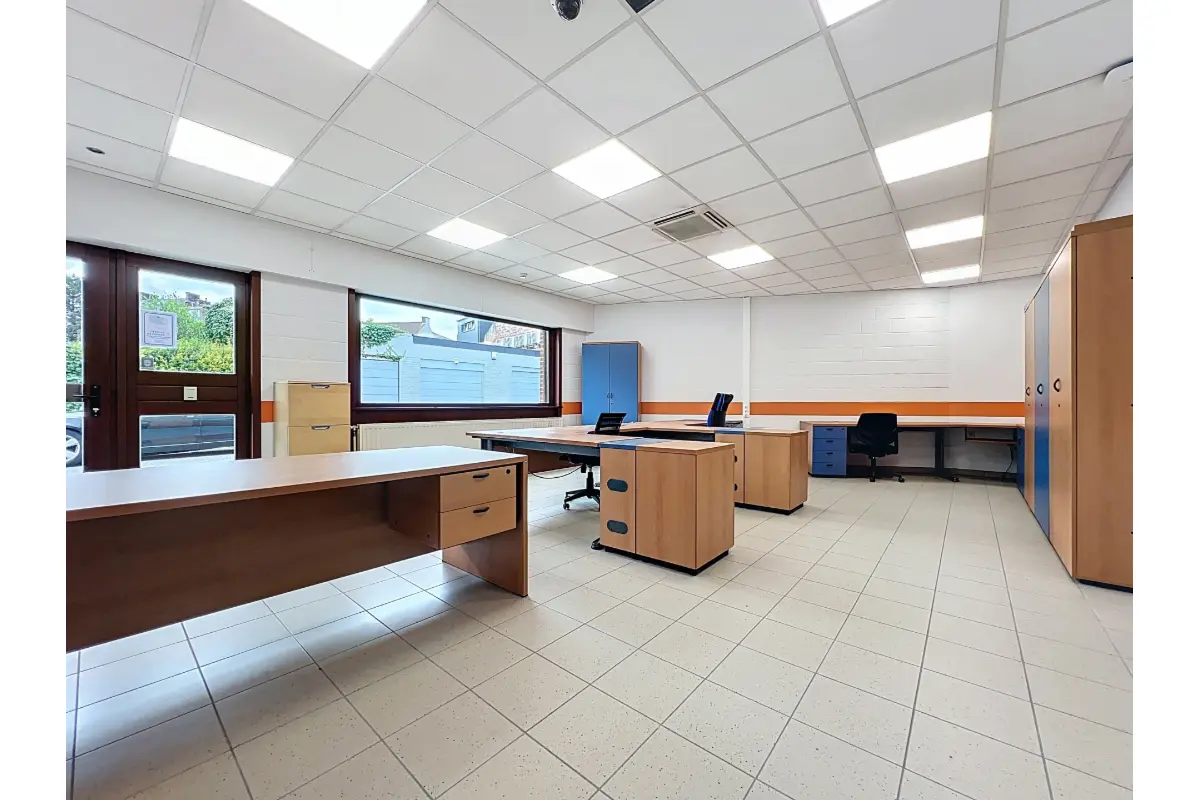 Commerce à louer à Couillet 6010 950.00€  chambres 190.00m² - annonce 753540