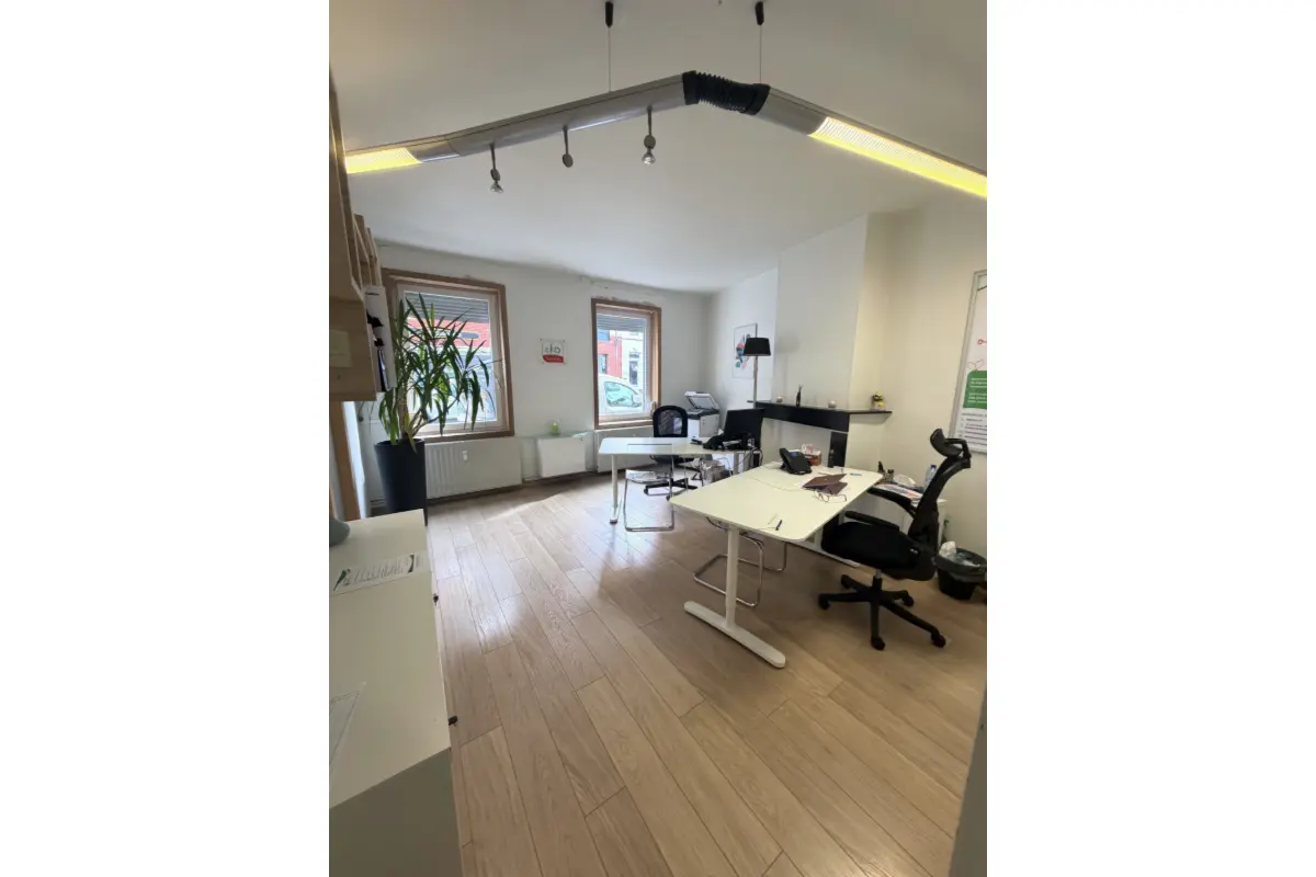 Maison à louer à Frasnes-lez-Anvaing 7910 1100.00€ 1 chambres 224.00m² - annonce 754198