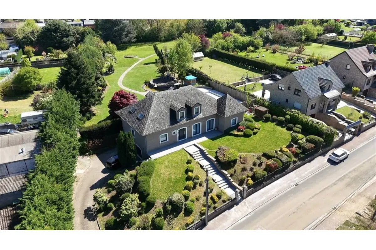 Maison à  à Monceau-sur-Sambre 6031 598000.00€ 5 chambres 342.00m² - annonce 754455