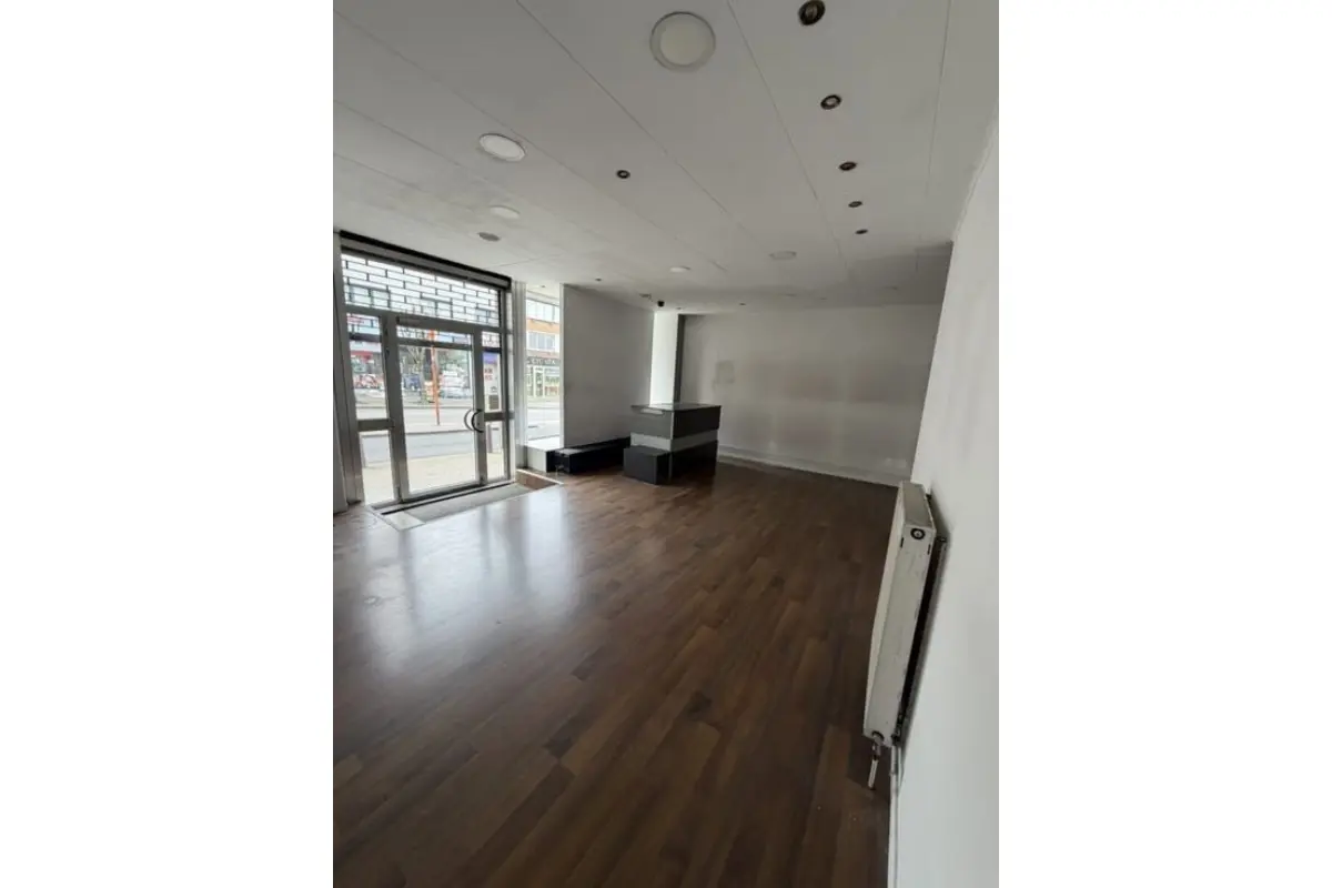 Commerce à louer à La Louvière 7100 850.00€ 0 chambres m² - annonce 754652