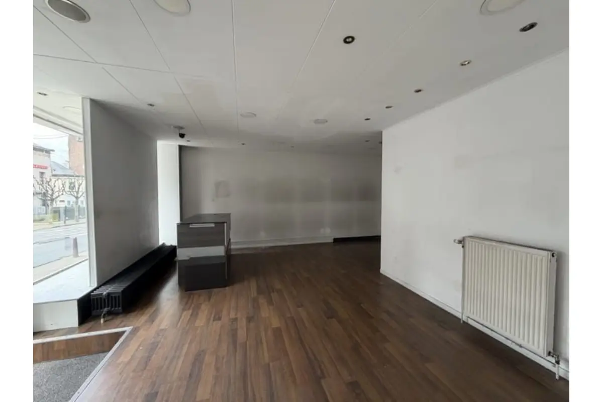 Commerce à louer à La Louvière 7100 850.00€ 0 chambres m² - annonce 754656