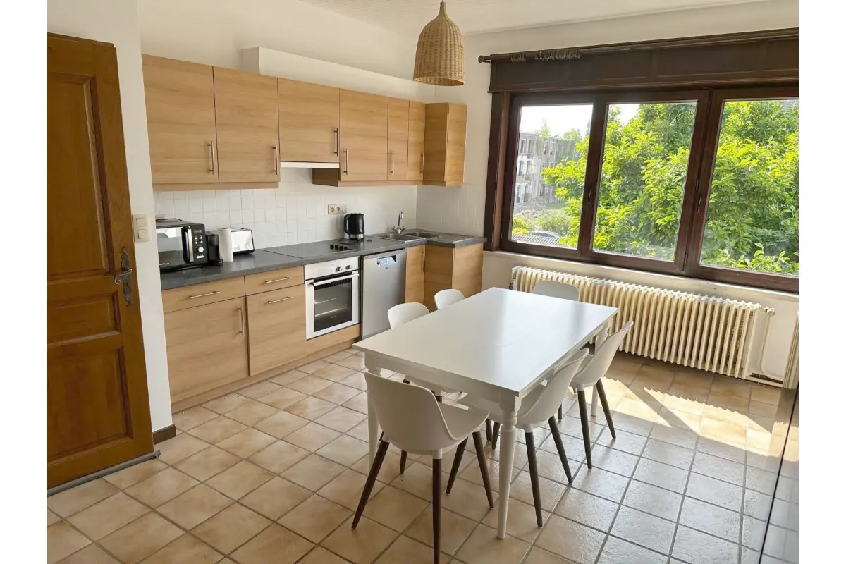 Studio à louer à Braine-le-Comte 7090 375.00€ 4 chambres 160.00m² - annonce 758847