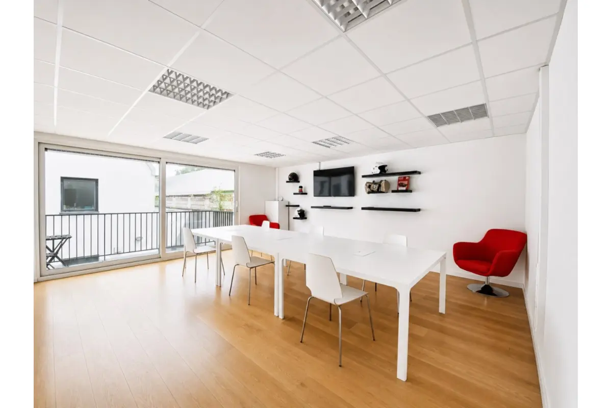 Commerce à  à Tournai 7500 350.00€  chambres m² - annonce 763322