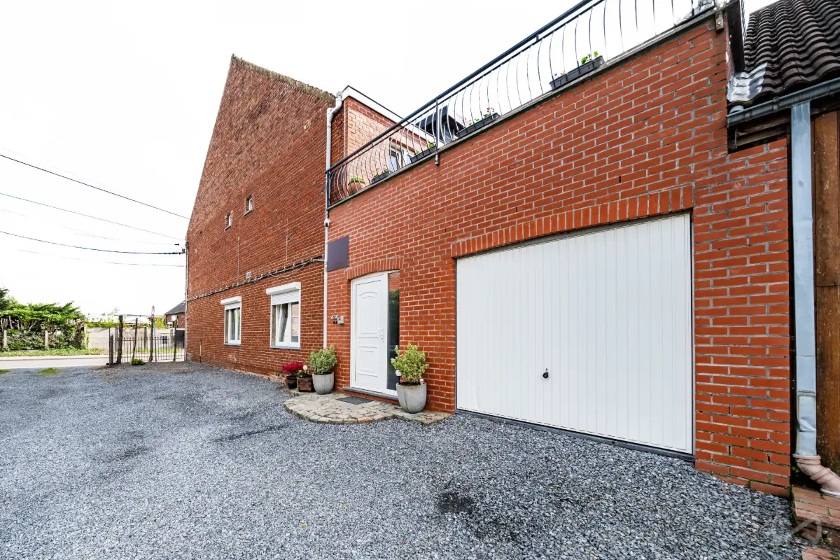 Immeuble mixte à  à Tertre 7333 425000.00€ 5 chambres 252.00m² - annonce 764249