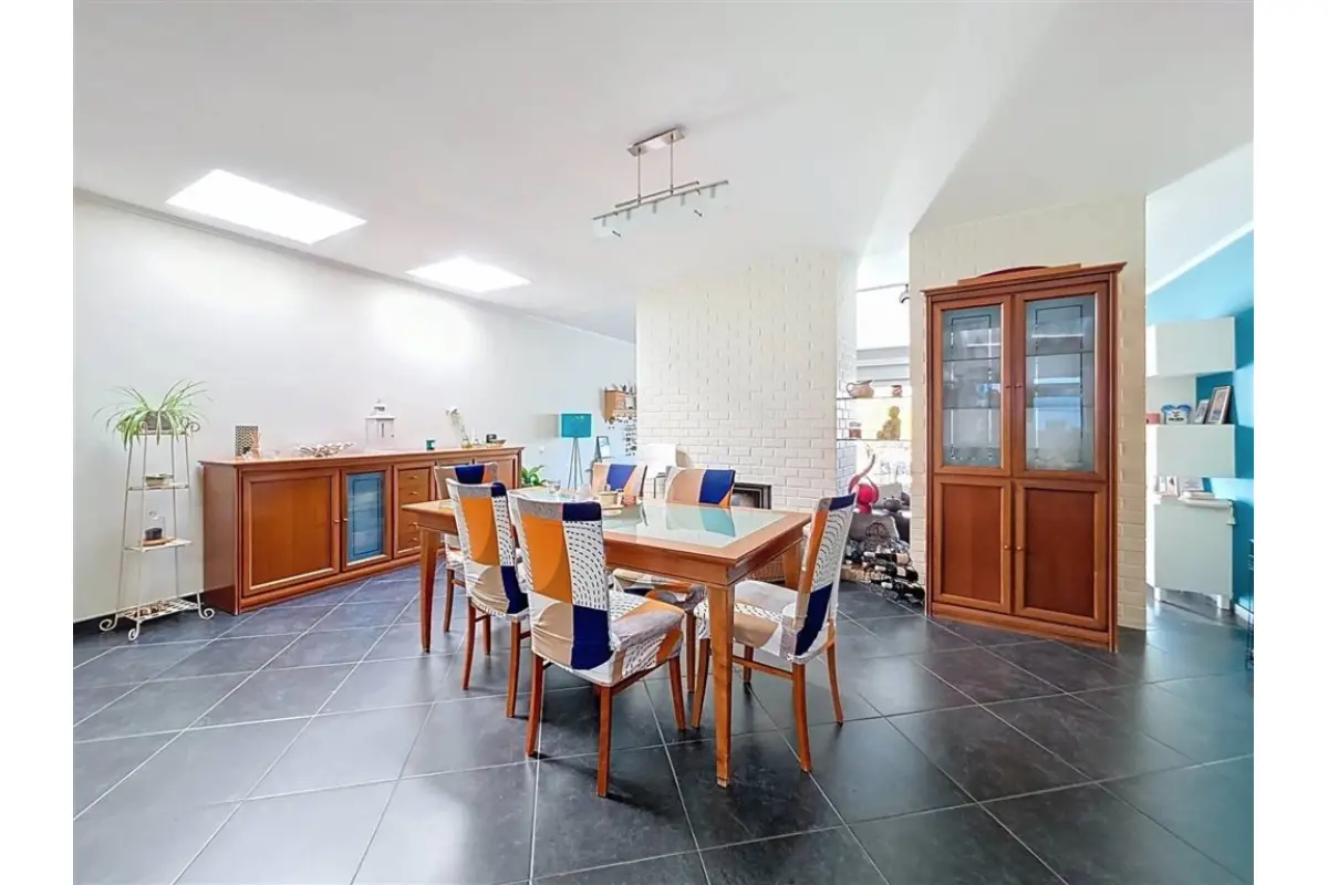 Commerce à vendre à Morlanwelz-Mariemont 7140 270000.00€ 4 chambres 399.00m² - annonce 766202