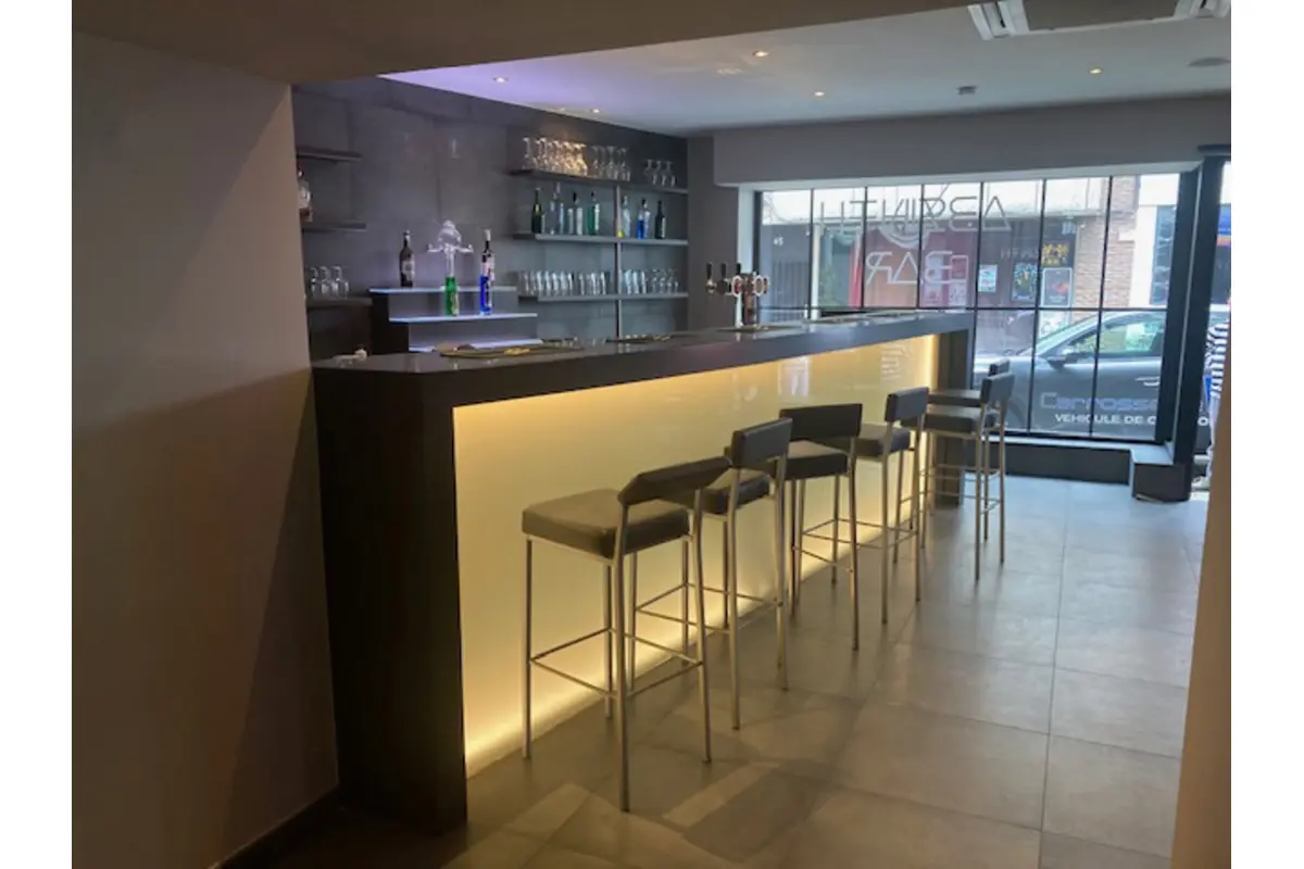 Commerce à vendre à Roux 6044 135000.00€  chambres 115.00m² - annonce 766069