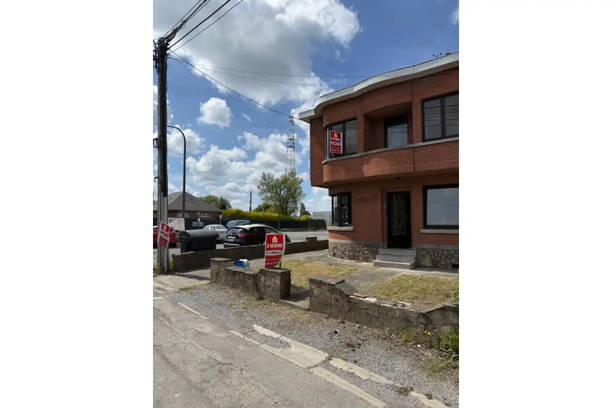 Immeuble de rapport - Immeuble à appartement à vendre à Lambusart 6220 259000.00€ 5 chambres 242.00m² - annonce 767007