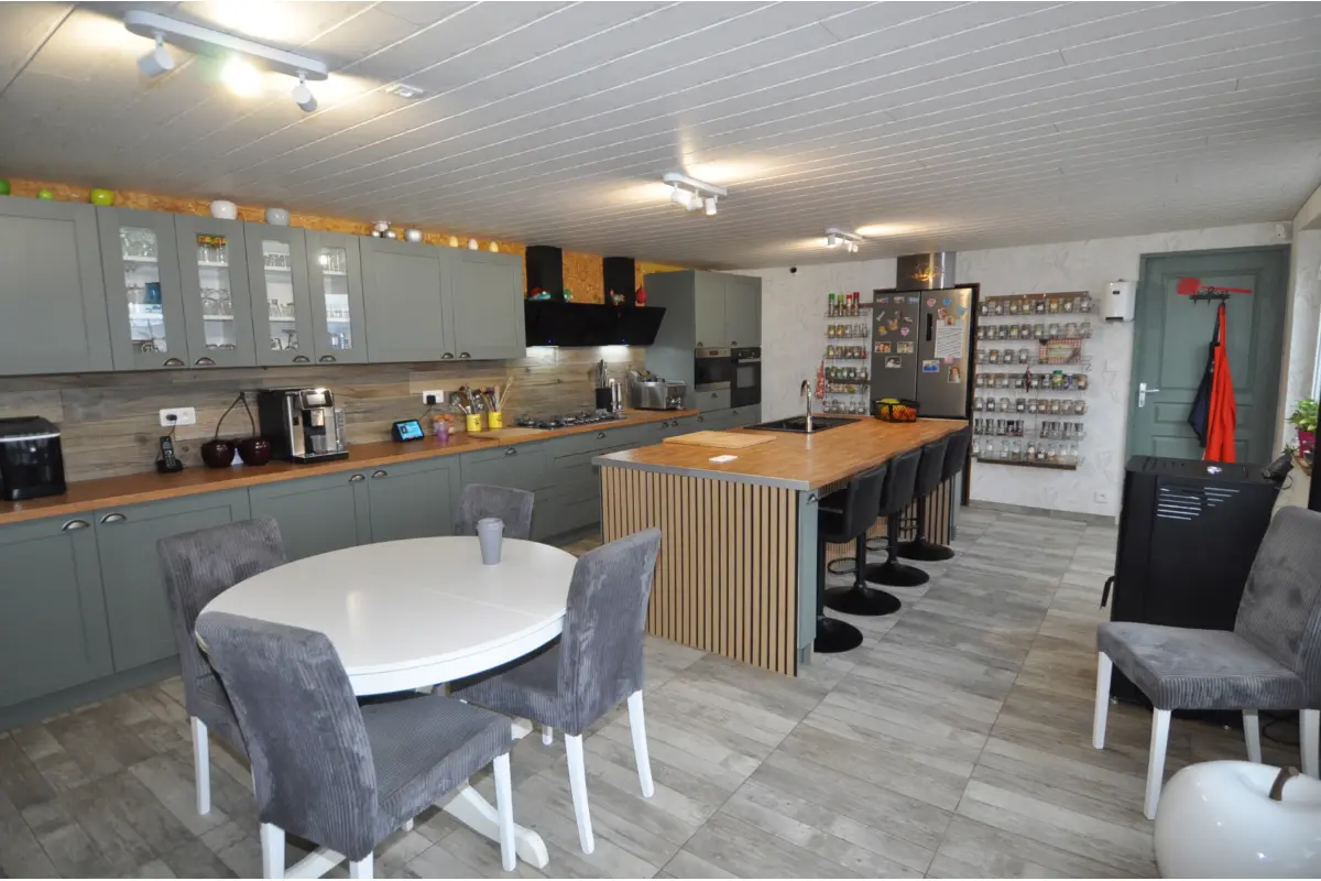 Maison à vendre à Rièzes 6464 230000.00€ 4 chambres 250.00m² - annonce 767039