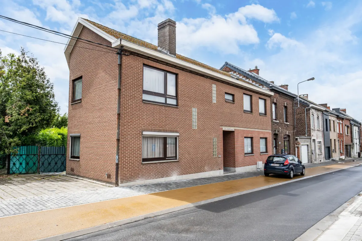 Immeuble de rapport - Immeuble à appartement à vendre à Mont-sur-Marchienne 6032 299000.00€ 7 chambres 249.00m² - annonce 767894