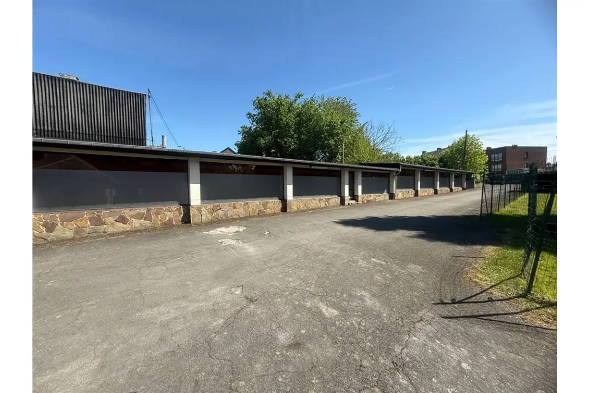 Parking / garage à louer à Gilly 6060 600.00€  chambres m² - annonce 770812