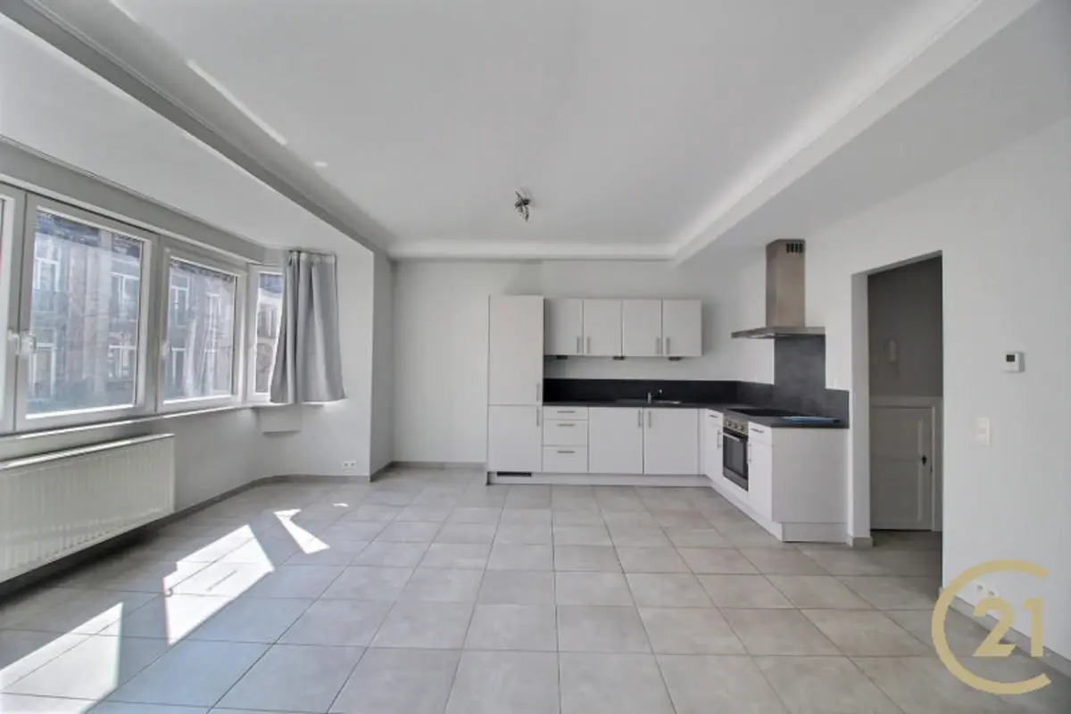 Appartement à louer à Charleroi 6000 750.00€ 1 chambres 80.00m² - annonce 773161