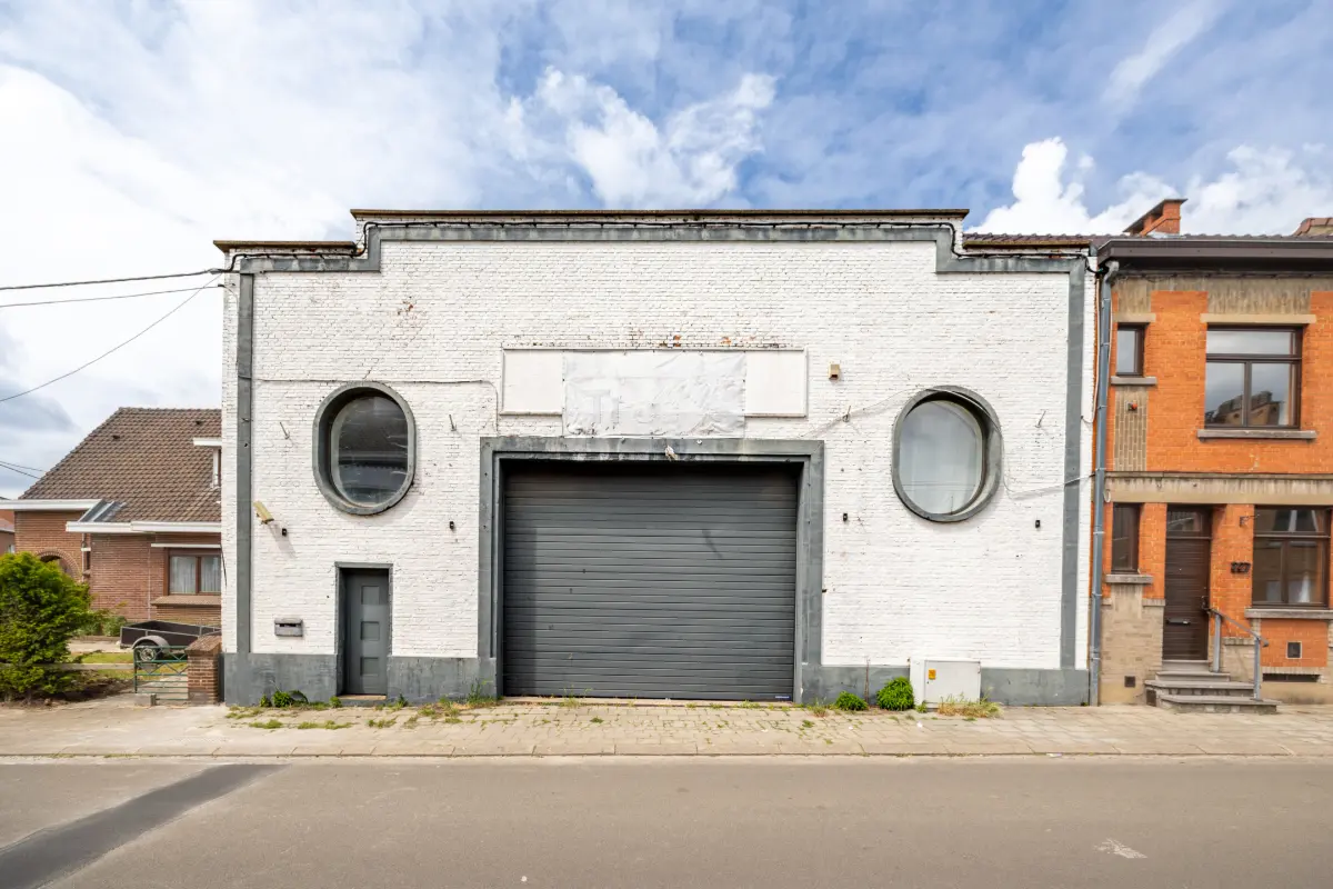 Commerce à vendre à La Louvière 7100 299000.00€  chambres 955.00m² - annonce 772722